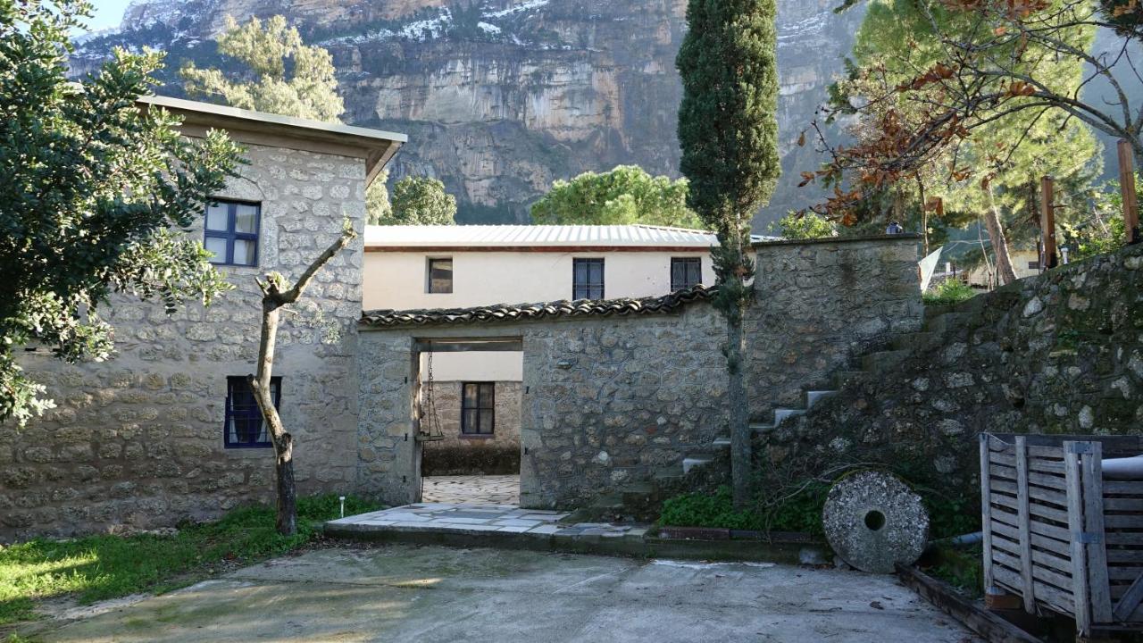 Villa The Old Olive Mill House à Aegae Extérieur photo