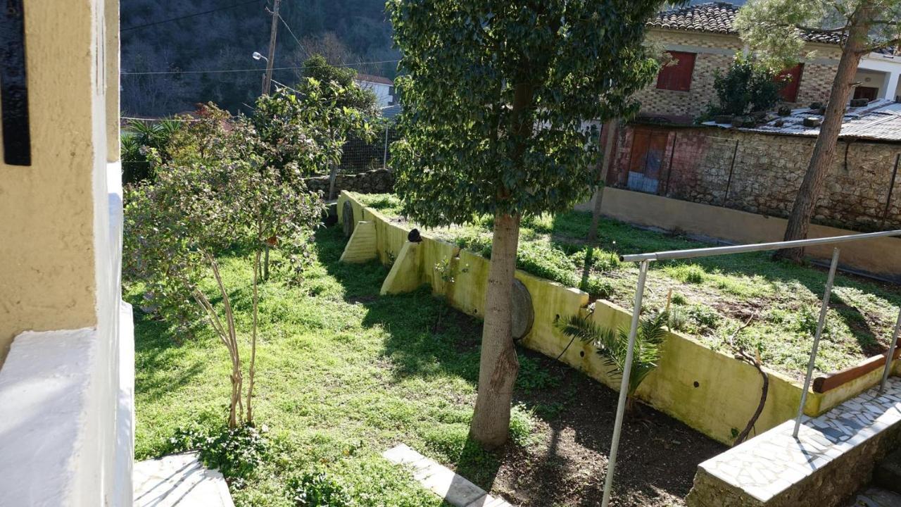 Villa The Old Olive Mill House à Aegae Extérieur photo